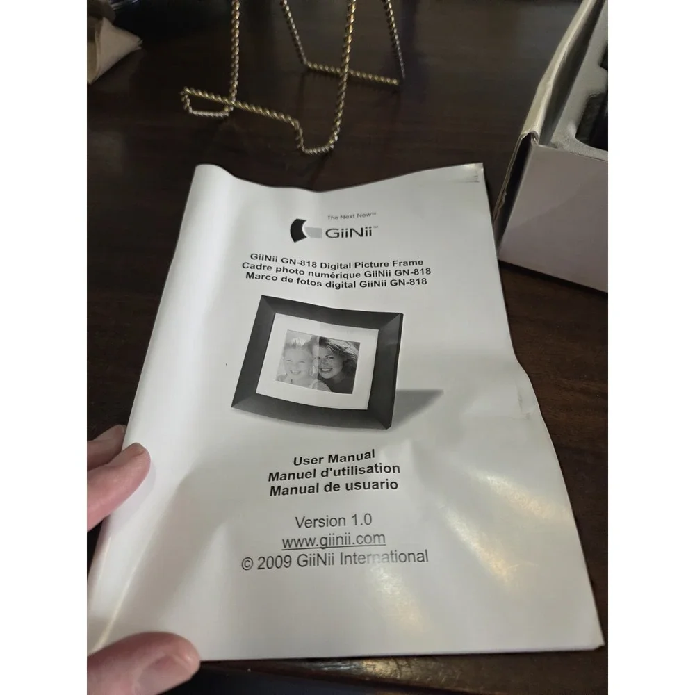 GiiNii 8 Inch Digital Picture Frame -Store Up to 3200 Photos 8